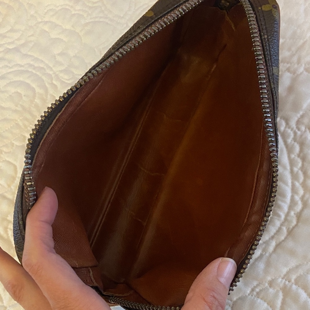 Louis Vuitton Monogram Toiletry Bag in Brown monogram - Picture 5 of 8